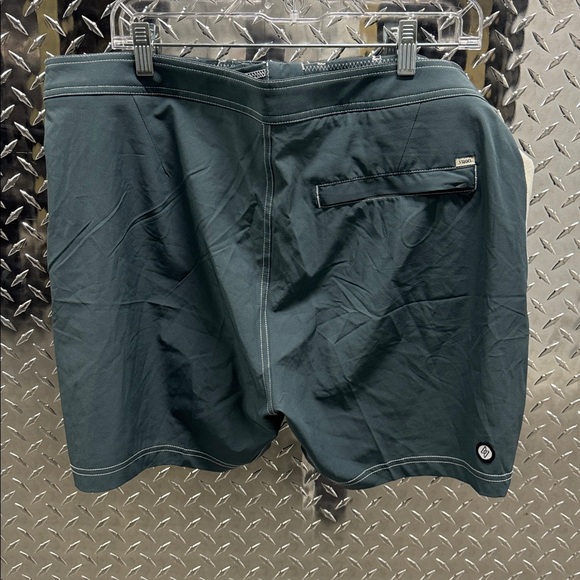 NWT!! Vuori Puerto Board short size 36 Green - Picture 5 of 5